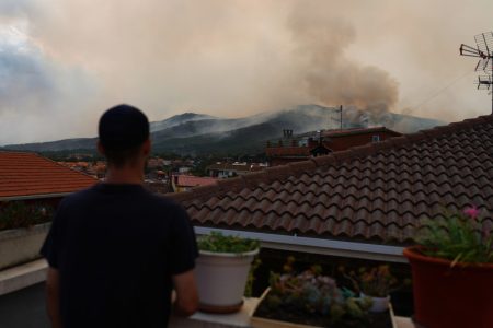 Požari besne u Francuskoj i Španiji: Evakuisano oko 310.000 ljudi, vetar pogoršava situaciju (FOTO)