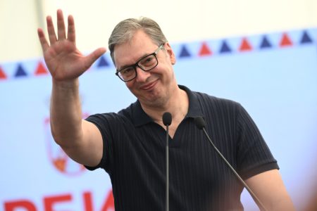 (UŽIVO) Vučić u Banovom Polju: “Porodica je stub srpskog društva, žao mi je onih koji to ne razumeju” (VIDEO)