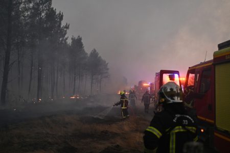 “Zmaj među oblacima koji bljuje vatru”: Razoran fenomen divlja po Španiji i Francuskoj