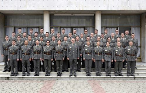 Najmlađi oficiri primljeni na dužnosti u Vojsci Srbije: Visoki oficiri im poželeli uspeh (FOTO)