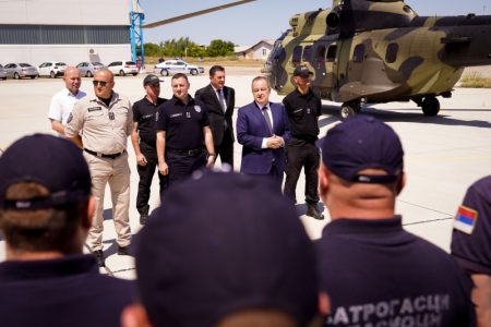 Dačić dočekao srpske vatrogasce iz Francuske: Vi ste ponos Srbije i najbolji dokaz snage našeg sistema