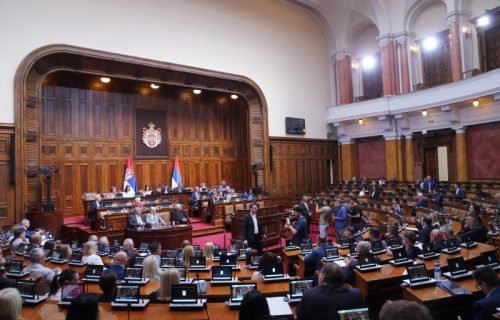 Rasprava o nepoverenju Vladi: Poslanici vladajuće koalicije najavili podršku Macutu, opozicija protiv