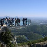 Pogled koji oduzima dah: Ovako izgleda novi stakleni vidikovac na Kablaru (FOTO)
