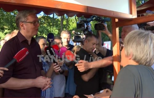 Vučić u selu Drežnik kod Užica, dočekao ga veliki broj građana