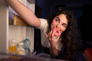 Pet namirnica koje nikada ne bi trebalo da jedete pred spavanje: Mogu da pokvare kvalitet sna