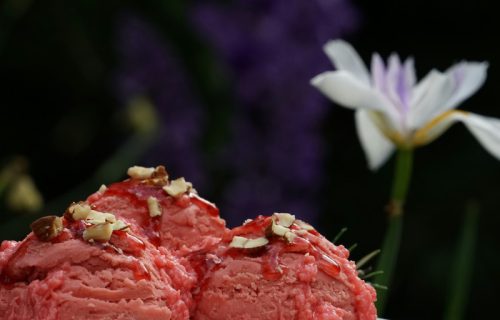 Sladoled od zamrznute lubenice i mleka: Najjednostavniji recept za ledenu poslasticu (RECEPT+VIDEO)