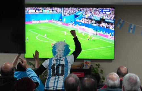 Ekstaza u programu uživo: Komentator ostao bez glasa od urlanja - Gol Martineza ga bacio u trans (VIDEO)