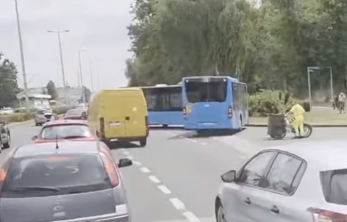 "Prepolovio se" autobus broj 109: Bizarni snimak se širi mrežama, evo šta se zapravo desilo