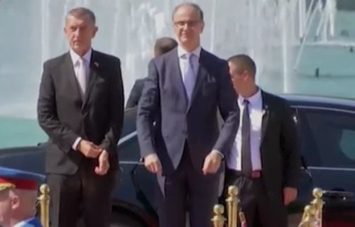 Garda, himne i crveni tepih: Macut dočekao Babiša ispred Palate Srbija uz najviše državne počasti