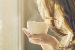 Kafa i kosa: Da li su zaista vidliivi rezultati, ukoliko ispirete kosu kafom?