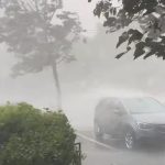 Dramatične scene potopa u Bukureštu: Srušeni krovovi, vozila pod vodom i oborena stabla, ima mrtvih