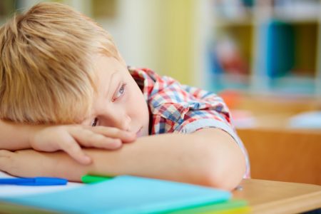 Dosada nije neprijatelj: Psiholozi otkrivaju zašto trenuci bez ekrana mogu pomoći deci da otkriju svoje talente