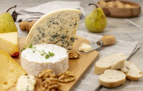 Elegancija u jednom zalogaju: Spoj voća, sireva i mediteranskih aroma(RECEPT+VIDEO)