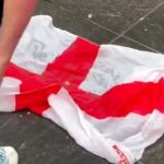 Navijači "gaučosa" zapanjili svet: Gazili i pljuvali zastavu Engleske (VIDEO)