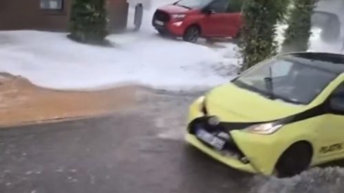 Potop i grad veličine teniske loptice: Strašna oluja protutnjala delom Nemačke, bele se ulice (VIDEO)