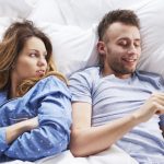 Kada je telefon uzrok svađa: Zašto fabing može ozbiljno da naruši ljubavnu vezu