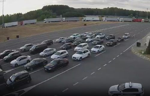 Pojačan saobraćaj, na pojedinim graničnim prelazima čekanja do 60 minuta