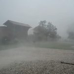 Ulice pod vodom, stabla počupana, leteli krovovi: Nevreme se obrušilo na Hrvatsku, stižu snimci štete