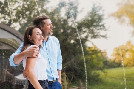 Male, svakodnevne priče, čuvaju ljubav: Zašto obični razgovori, jačaju partnerske odnose više, nego velika romantična obećanja