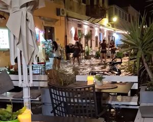 Letnje “čudovište” se obrušilo na Hvar: Turisti bežali u panici od neverovatnog fenomena (VIDEO)
