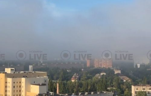 Kijev osvanuo prekriven dimom: Raketni napad ciljao skladišta i vojnu industriju, izbili požari (VIDEO)