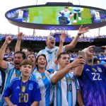 Kakav džumbus: Navijači Argentine spalili zastavu Ujedinjenog kraljevstva umesto Engleske (VIDEO)