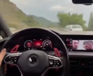Kazaljka na 173 km/č, dok pretiče kolonu: Snimak iz Novog Pazara šokirao javnost