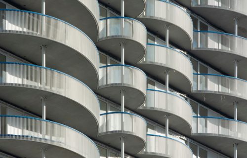 Zakrivljenim linijama balkona protiv gradske buke: Ovakav pristup koristi arhitekturu objekta