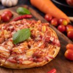 Mini pica iz posude za led: Kreativni zalogaji sa paradajzom i mocarelom (RECEPT+VIDEO)