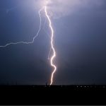 Grom udario na peron aerodroma, povređeno najmanje devet osoba