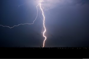 Grom udario na peron aerodroma, povređeno najmanje devet osoba