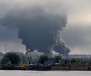 Masovni napad dronovima na Sankt Peterburg: Pogođen naftni terminal, oboreno 67 letelica