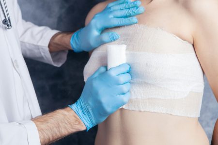 Spomenik koji menja pogled na rak: Bista žene sa jednom dojkom i ožiljkom od operacije (VIDEO)