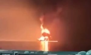 Brodovi u plamenu: Huti gađali dva saudijska tankera u Crvenom moru (VIDEO)