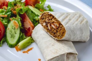 Hrskavi zapečeni krompir sa mlevenom govedinom u tortilji (RECEPT+VIDEO)