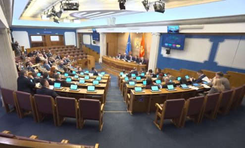 Nova izdaja iz Crne Gore: Izložba o Srebrenici otvorena u holu Skupštine
