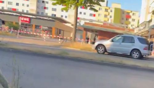 Talačka kriza u toku: Muškarac potegao oružje u nemačkom supermarketu, objekat pod opsadom policije