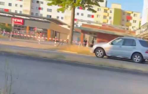 Talačka kriza u toku: Muškarac potegao oružje u nemačkom supermarketu, objekat pod opsadom policije