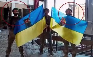 Blam u Konstantinovki: Ukrajinski vojnici digli zastavu, Rusi ih odmah naterali da se slikaju sa ruskom