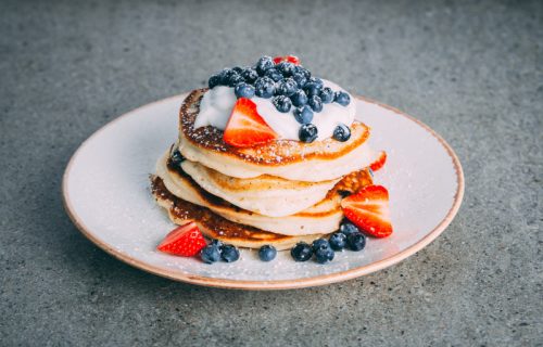 Palačinke od borovnica i banane: Savršen, lagan doručak (RECEPT+VIDEO)