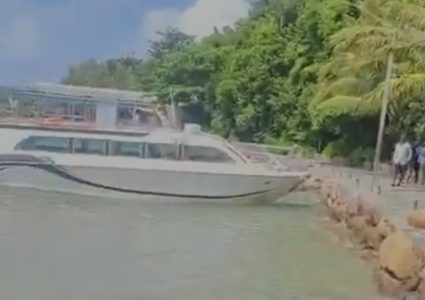 Prevrnuo se gliser sa turistima blizu popularnog ostrva: Poginulo najmanje 15 ljudi