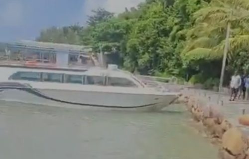 Prevrnuo se gliser sa turistima blizu popularnog ostrva: Poginulo najmanje 15 ljudi