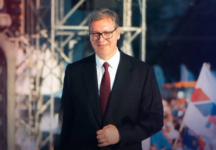 Vučić: “Ne spuštam glavu ni pred kim, moja kičma se ne savija pred strancima”