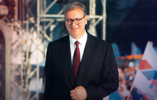 Vučić: "Ne spuštam glavu ni pred kim, moja kičma se ne savija pred strancima"