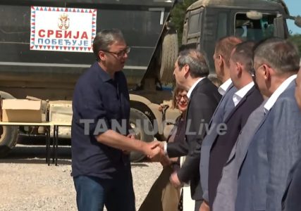 (UŽIVO) Vučić u obilasku radova na izgradnji deonice brze saobraćajnice Bački Breg – Srpska Crnja
