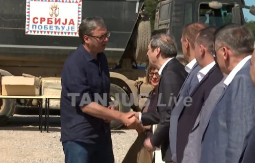 (UŽIVO) Vučić u obilasku radova na izgradnji deonice brze saobraćajnice Bački Breg – Srpska Crnja