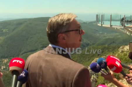 (UŽIVO) Karta 500 dinara, pogled na pola Srbije: Vučić na otvaranju staklenog vidikovca na Kablaru