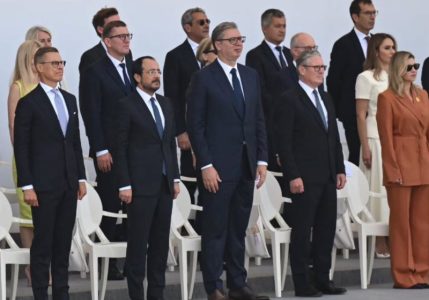 Vučić u prvom redu na vojnoj paradi u Parizu: “Uvek i na svakom mestu brinem o interesima naše zemlje”