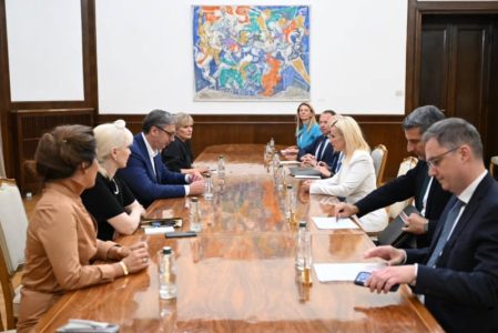 Vučić sa predstavnicima NALED-a: Fokus na programima koji će doprineti uređenju imovinsko-pravnih odnosa