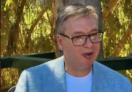 Predsednik Vučić najavio povećanje plata i penzija uz dodatno pojeftinjenje lekova